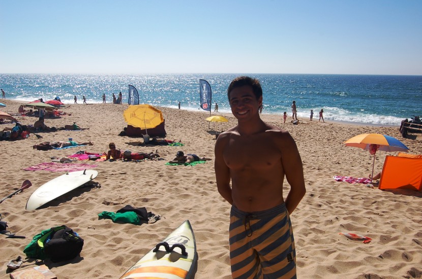 Tiago Santos no Santa Cruz Pro. O surf puxa por ele "como a gravidade da terra"