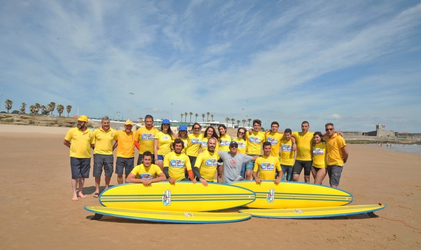 Praia de Santa Cruz recebe "Surf Salva" para um Verão mais seguro