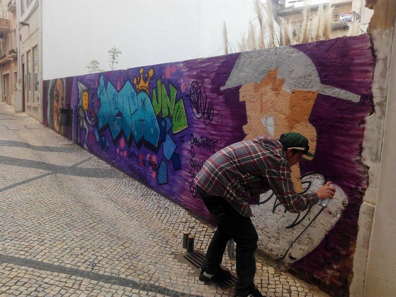 Graffiter dá cor à Rua 1º de Dezembro!