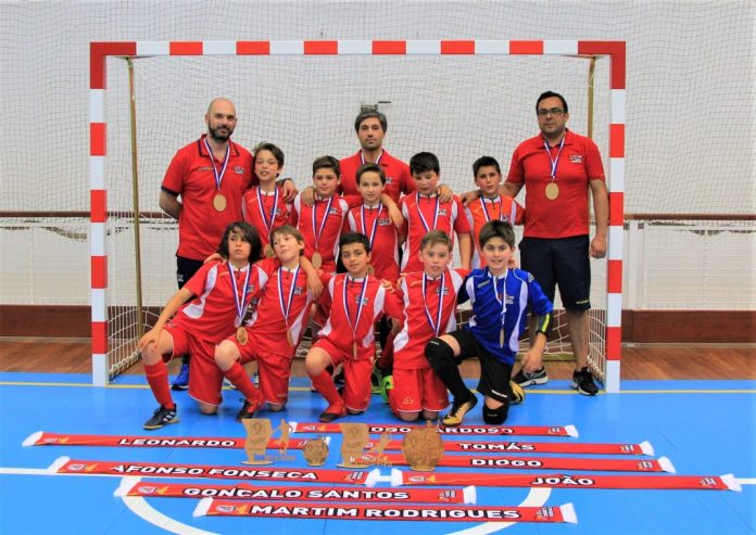 Escalões de futsal da Casa do Benfica com boas classificações no Torneio Quinzena Futsal Kids