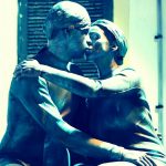 Estátua "o beijo" vence concurso Static em Santa Cruz