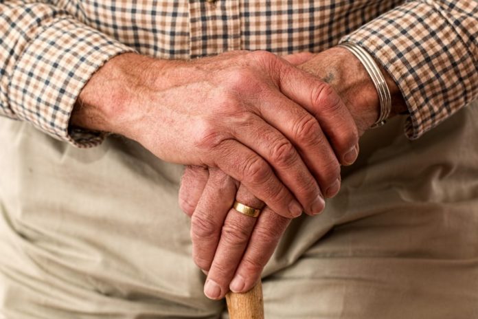 Falta de equilíbrio responsável por quedas em idosos