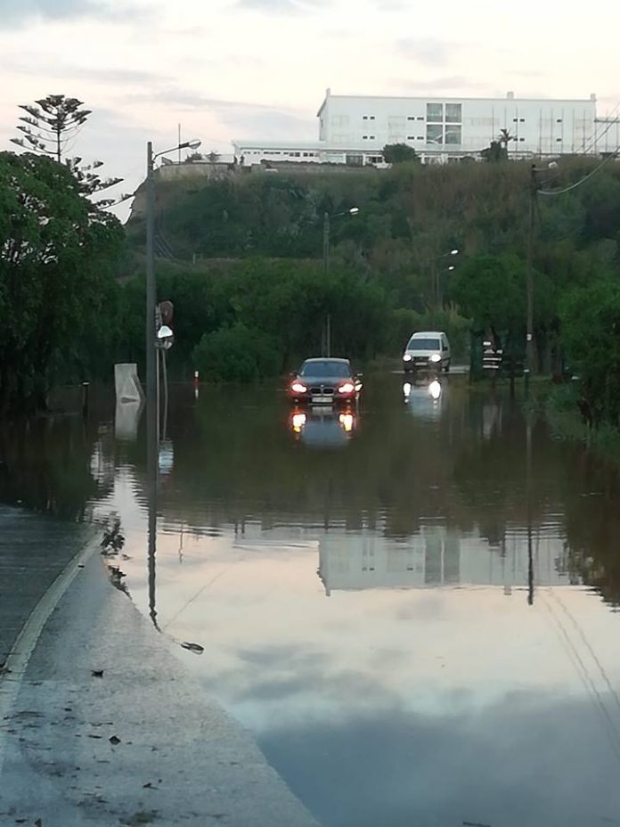 Via entre Porto Novo e Maceira novamente cortada devido a inundações