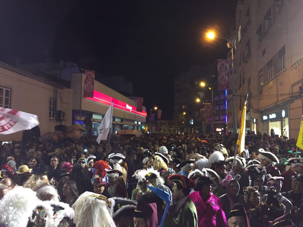 Milhares de foliões na inauguração do Monumento ao Carnaval de Torres Vedras