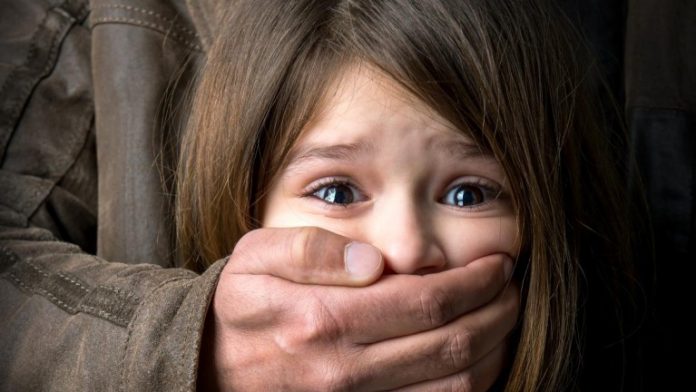 Homem detido por violação da filha de 4 anos em Peniche