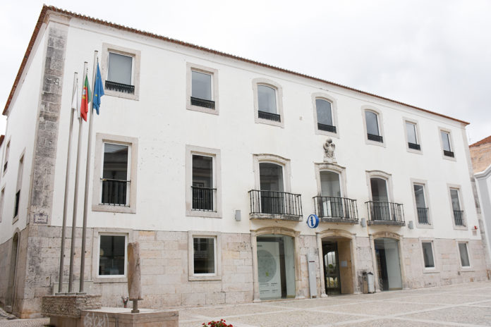 Reunião extraordinária pública da Câmara Municipal de Torres Vedras marcada para hoje.
