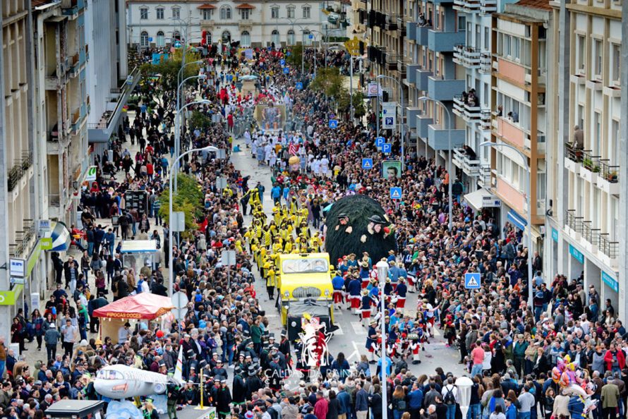 CALDAS DA RAINHA: Mais de 1.200 figurantes e 20 carros alegóricos participam no Carnaval